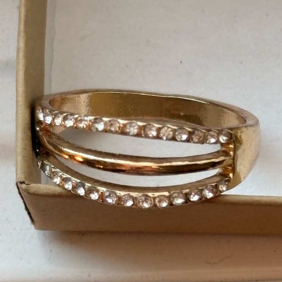 Elegant Gold and Silver Women's Ring - Picture 11 of 11